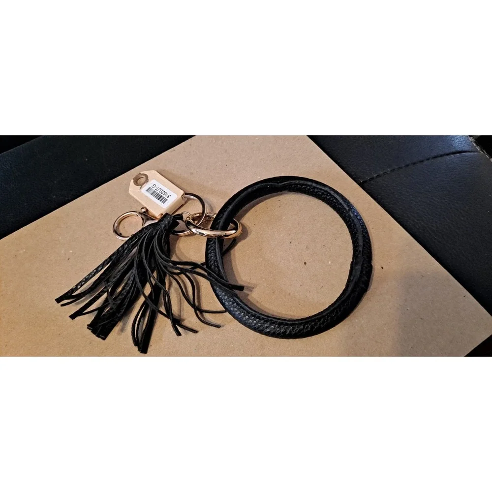 Crystal Avenue Black Curcle Faux Leather Keychain NWT‎